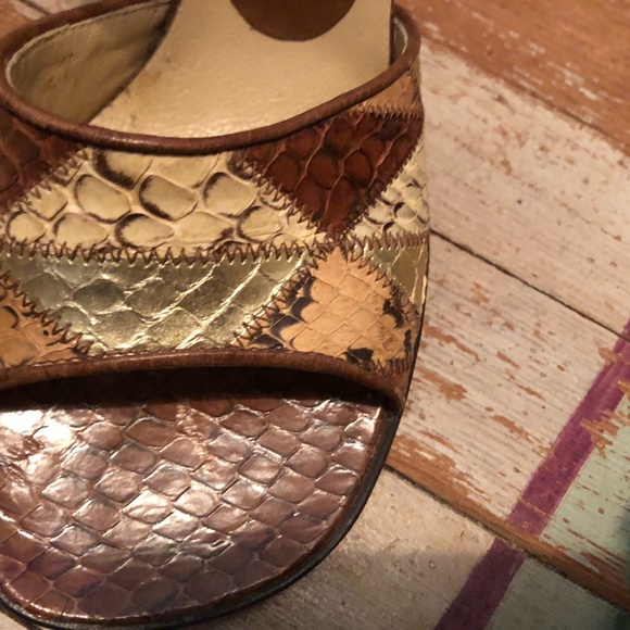 SHY Sandals - Picture 4 of 6